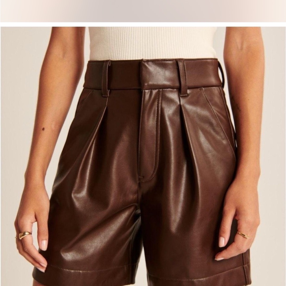 NWT Abercrombie High-Waisted Brown Leather Shorts Size Large